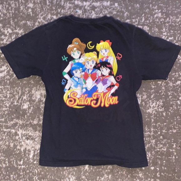 SOLD // Limited edition graphic t-shirts bundle 🌙☠️ - Picture 3 of 9